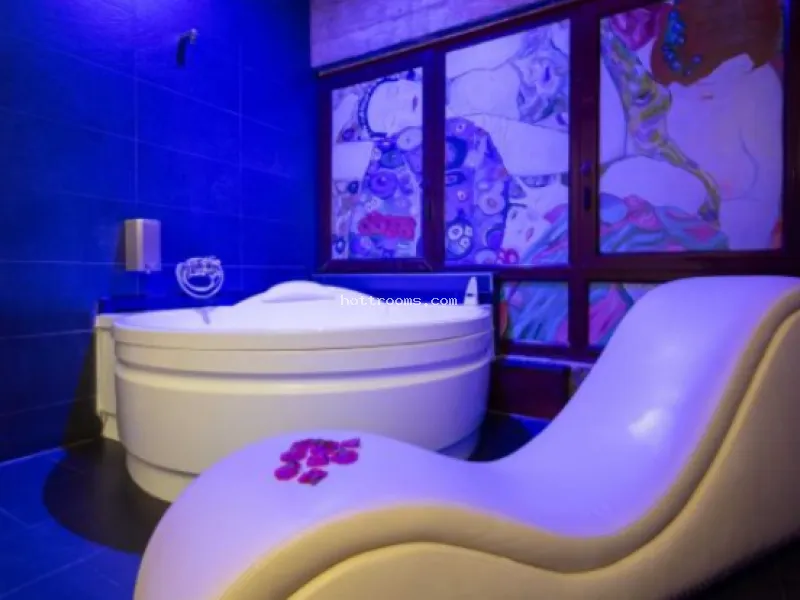 Suite Diva con Jacuzzi privado en Luxor Barcelona Love Hotel