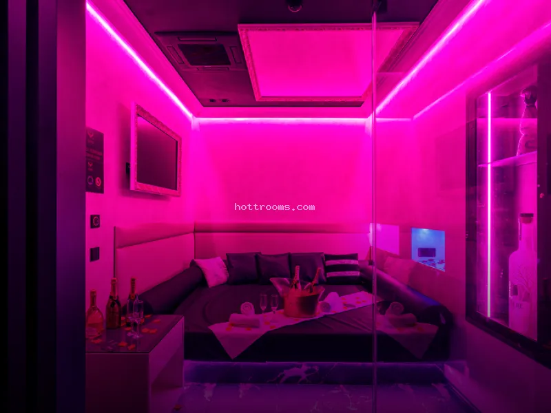 Habitación Purple con Jacuzzi privado en Roomy Barcelona