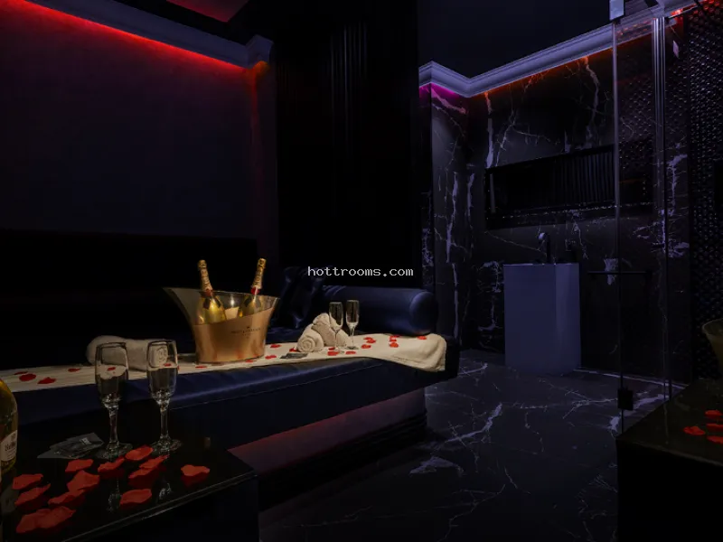 Habitación Black con Jacuzzi privado en Roomy Barcelona