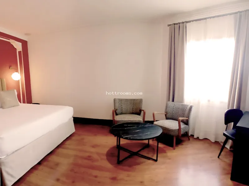 Suite Junior con bañera de hidromasaje con Jacuzzi privado en La França Travellers