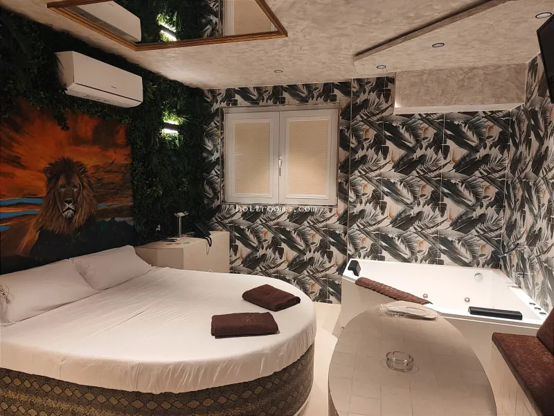 Suite Tropical con Jacuzzi privado en Lad Madrid
