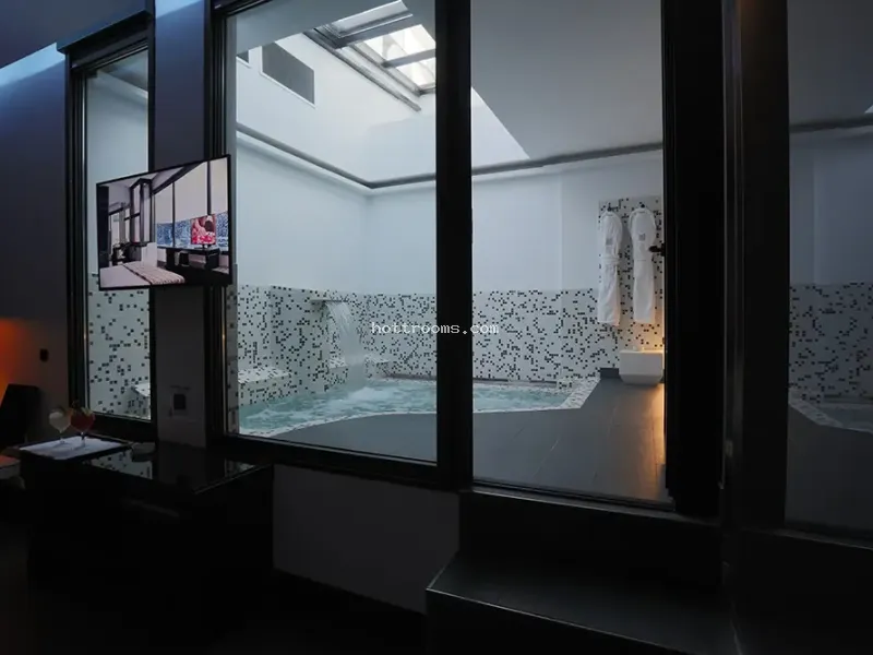 Luxury Suite con Jacuzzi privado en Loob Madrid 