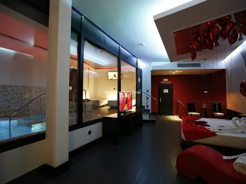 Suite Premium  con Jacuzzi privado en Loob Madrid 