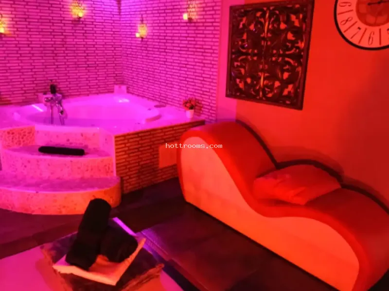 Habitación Gaudí con Jacuzzi privado en Bandha Habitaciones