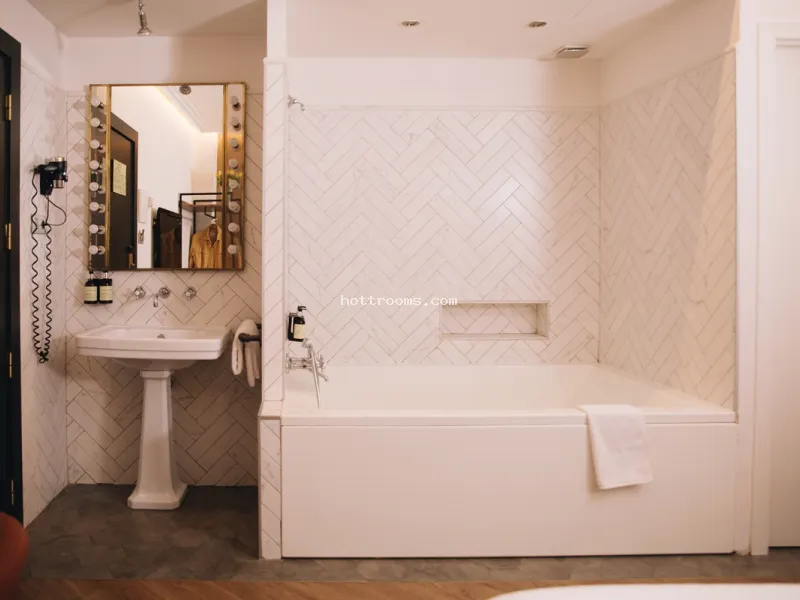 Suite con bañera hidromasaje con Jacuzzi privado en Hotel La Paloma Boutique