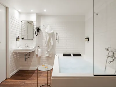 Golden con Bañera de Hidromasaje en Hotel Regás