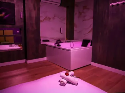 Cabina Suite con Jacuzzi privado en Times RoomBcn