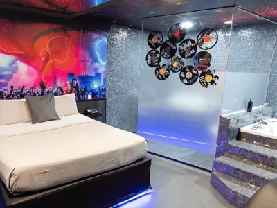 Habitación Music con Jacuzzi privado en Rooms Madrid Ventas