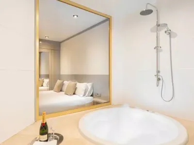 Suite Hidromasaje con Jacuzzi privado en Hotel Punt 14