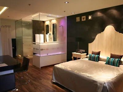 Suite con bañera en Kadrit Hotel
