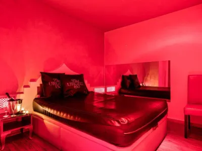 Suite oriente medio con jacuzzi con Jacuzzi privado en Haima Suites