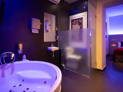 Luxor Barcelona Love Hotel